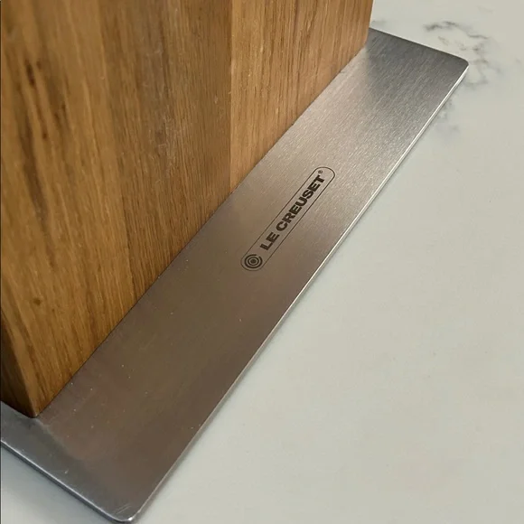 Le Creuset Magnetic Wooden Knife Block - Picture 4 of 6